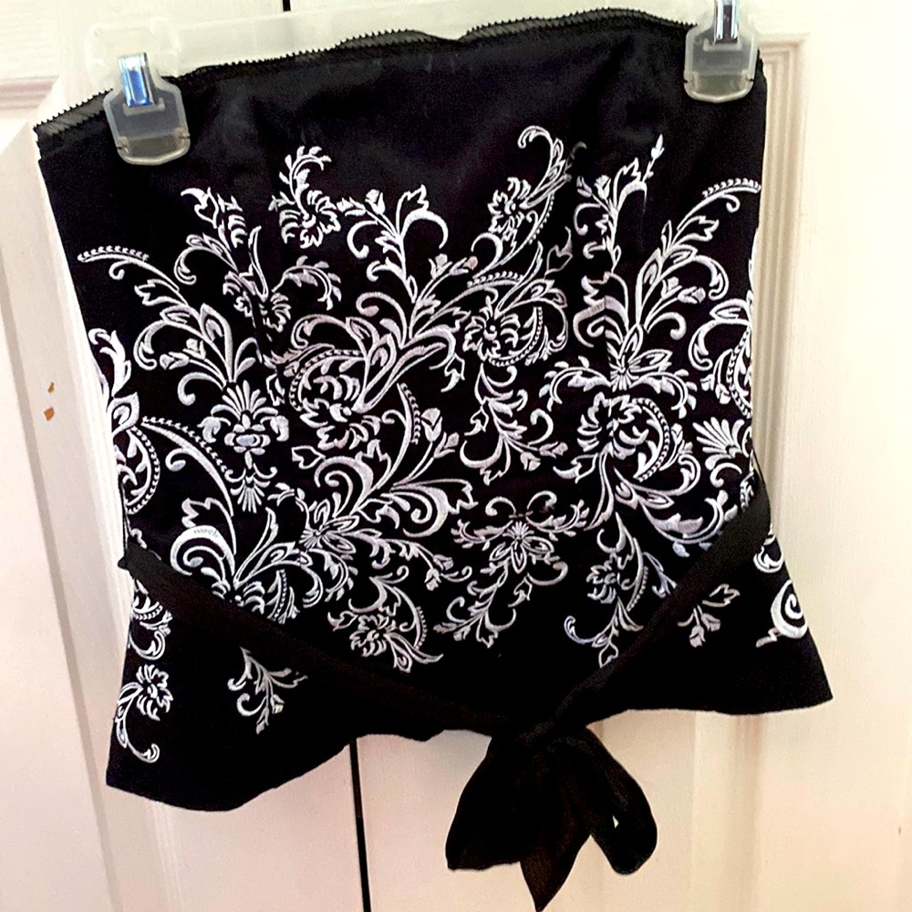 barley worn white house black market top